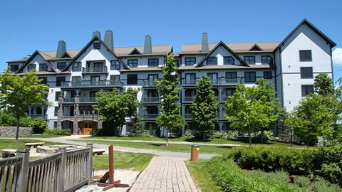Rising Bear Lodge at Stratton