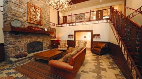 Rising bear Lodge Common Room