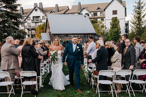 A couple on the Stratton Mountain Wedding Venue Commons Lawn