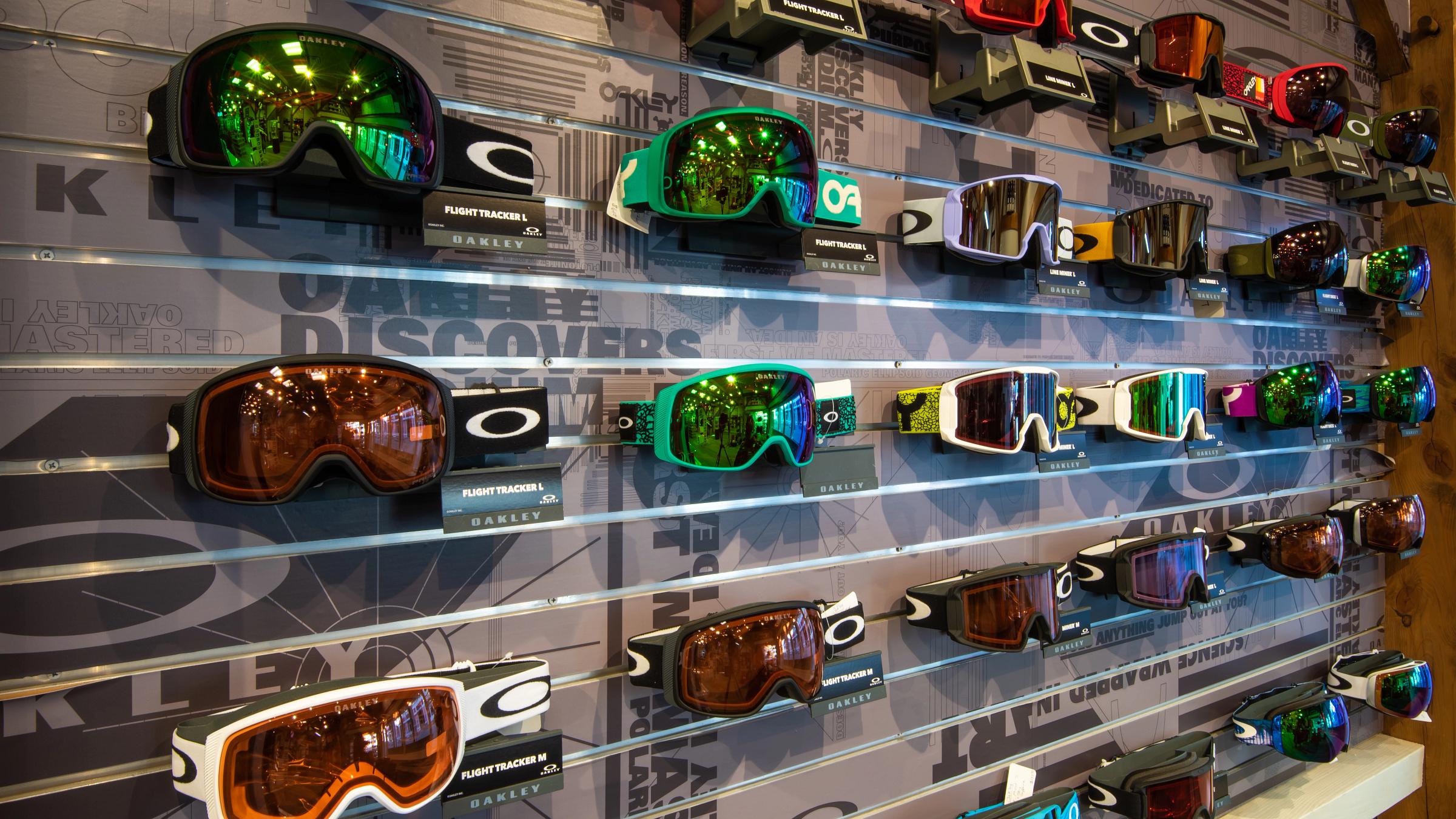 Ski goggles best sale display